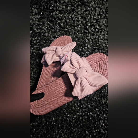 Chic Cream Bow Sandals - Picture 3 of 4